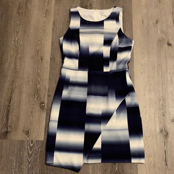 Trina Turk Dresses & Skirts - TRINA TURK BLUE AND WHITE UMBRA SLEEVELESS DRESS